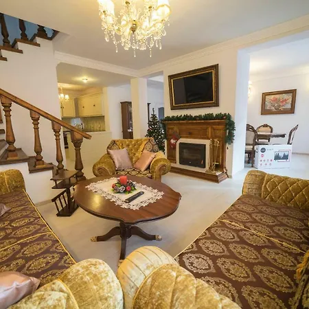 Πανσιόν Ikonomov House *